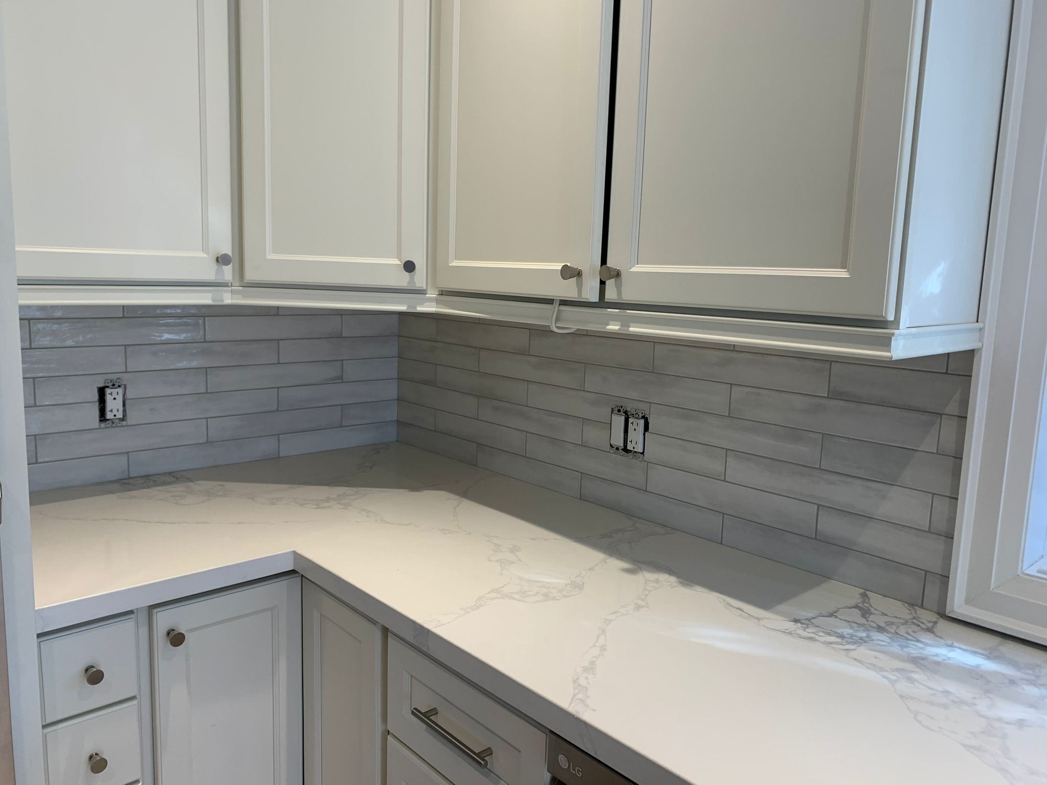 Cooktop and tile backsplash